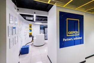 Новый офис GEFCO — вход